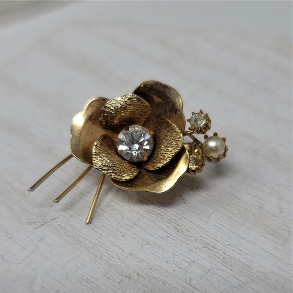 Delicate Vintage Flower Brooch Pin Rhinestone & Pearl - Picture 3 of 6